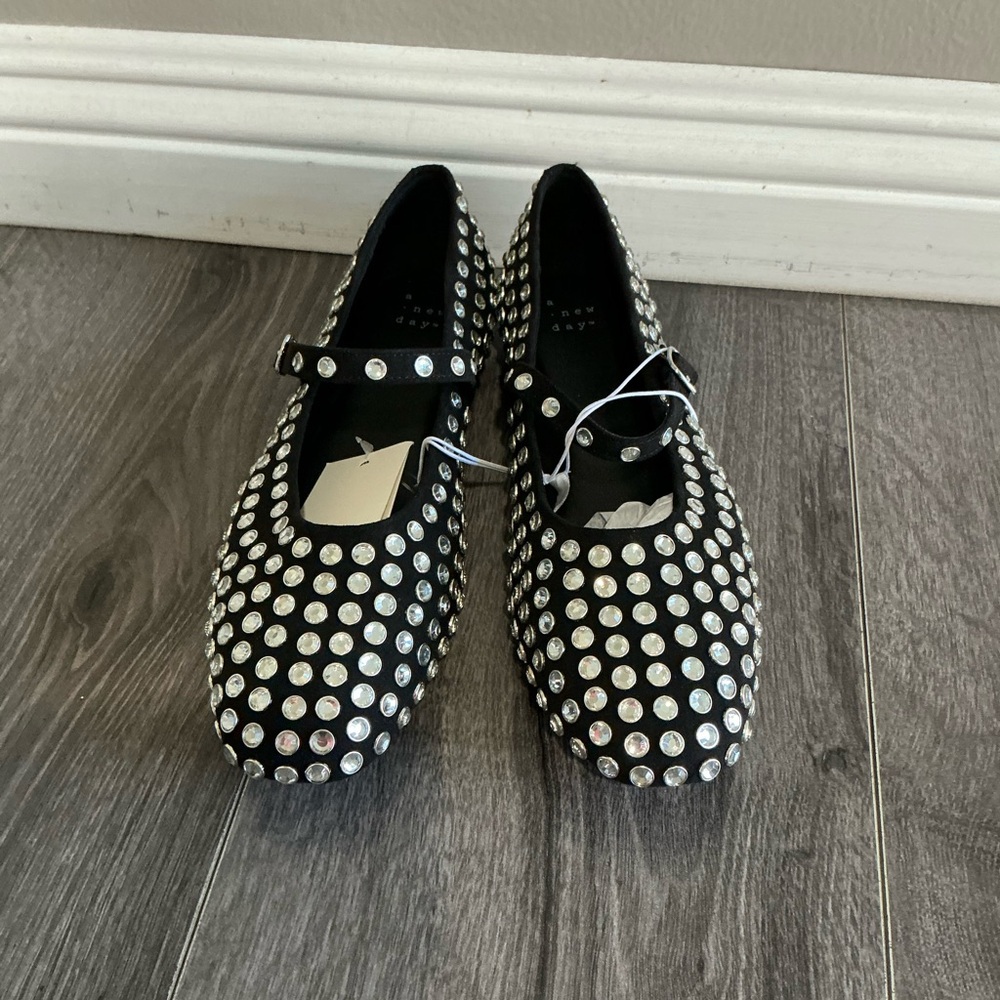 Women’s  Issa Rhinestone Ballet Flat. - Picture 7 of 14